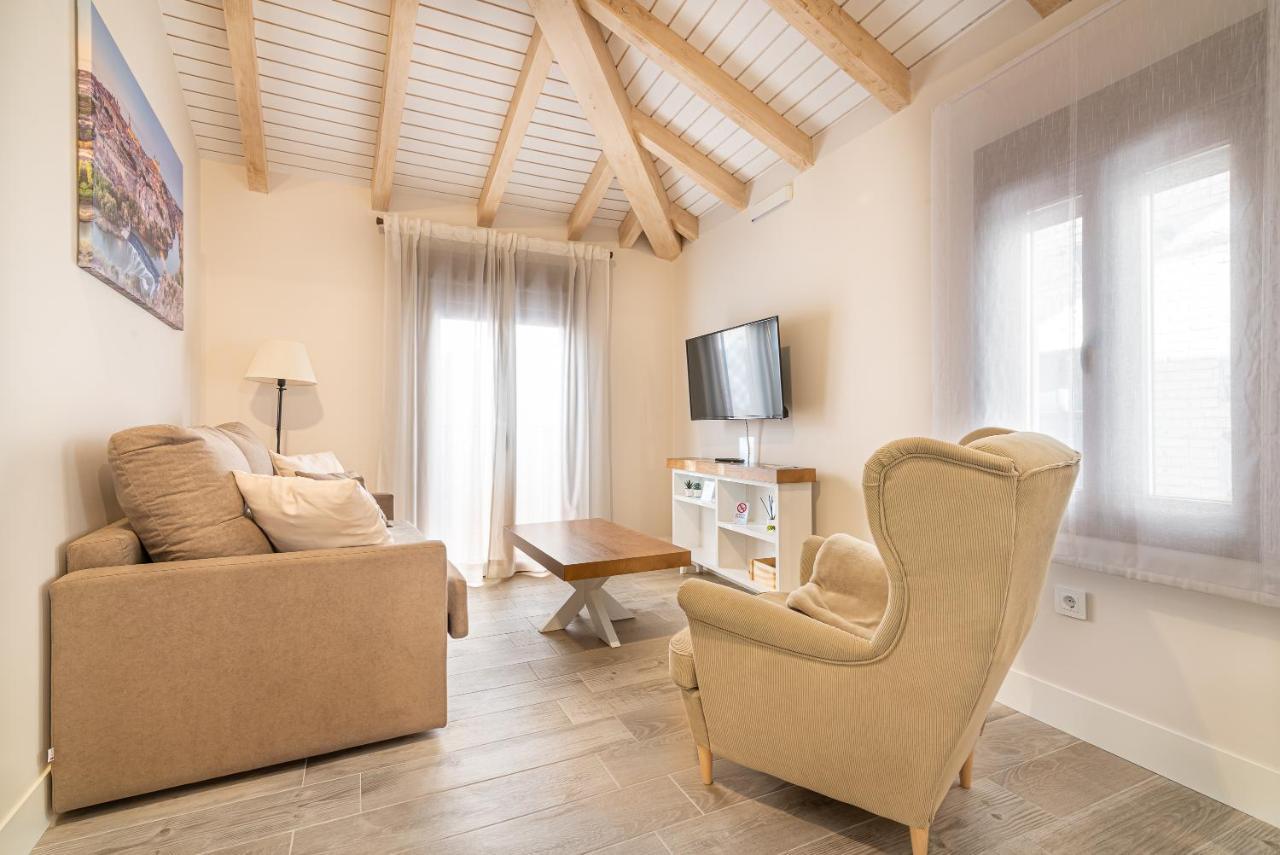 Aires De Toledo Apartment ภายนอก รูปภาพ